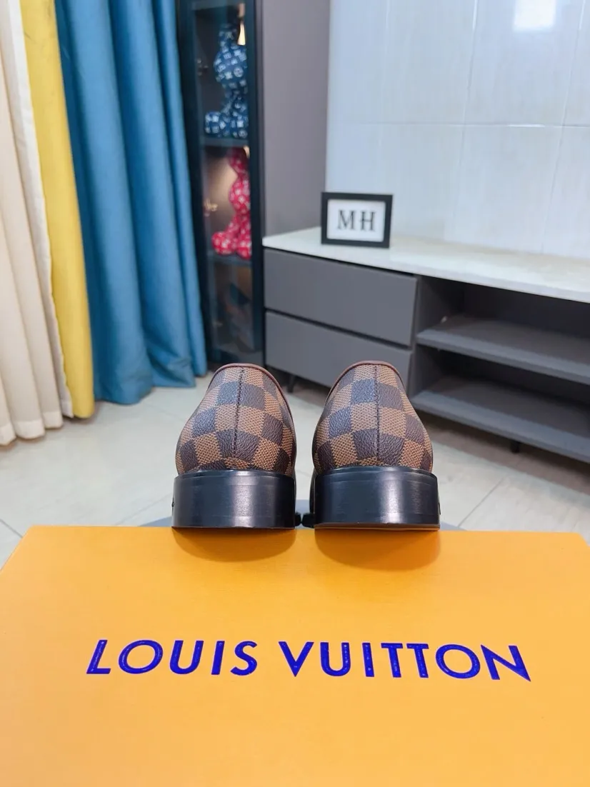 Ex-factory price 720🌹🌹High version [LV] Louis Vuitton's popular casual leather shoes🎖Fashionable and elegant🎖🎖Material: Original imported open-edge beaded cowhide, washed cowhide leather lining, original open-molded rubber outsole, high-end and classy, ​​elegant quality, instantly transforming into a handsome man ❤❤Standard\nNumber: 38-44